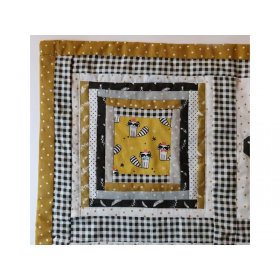 Arrullo para bebé pieza única estampado dorado zoom