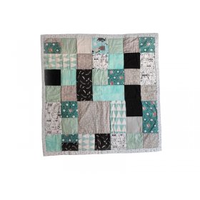 Arrullo para bebé hecho a mano con estampado de estrellas